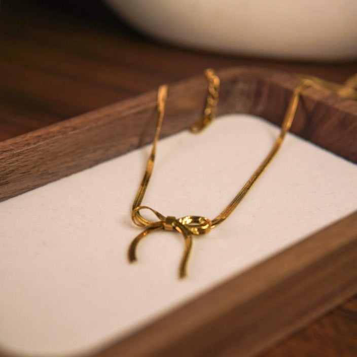 Snake chain Bow necklace
