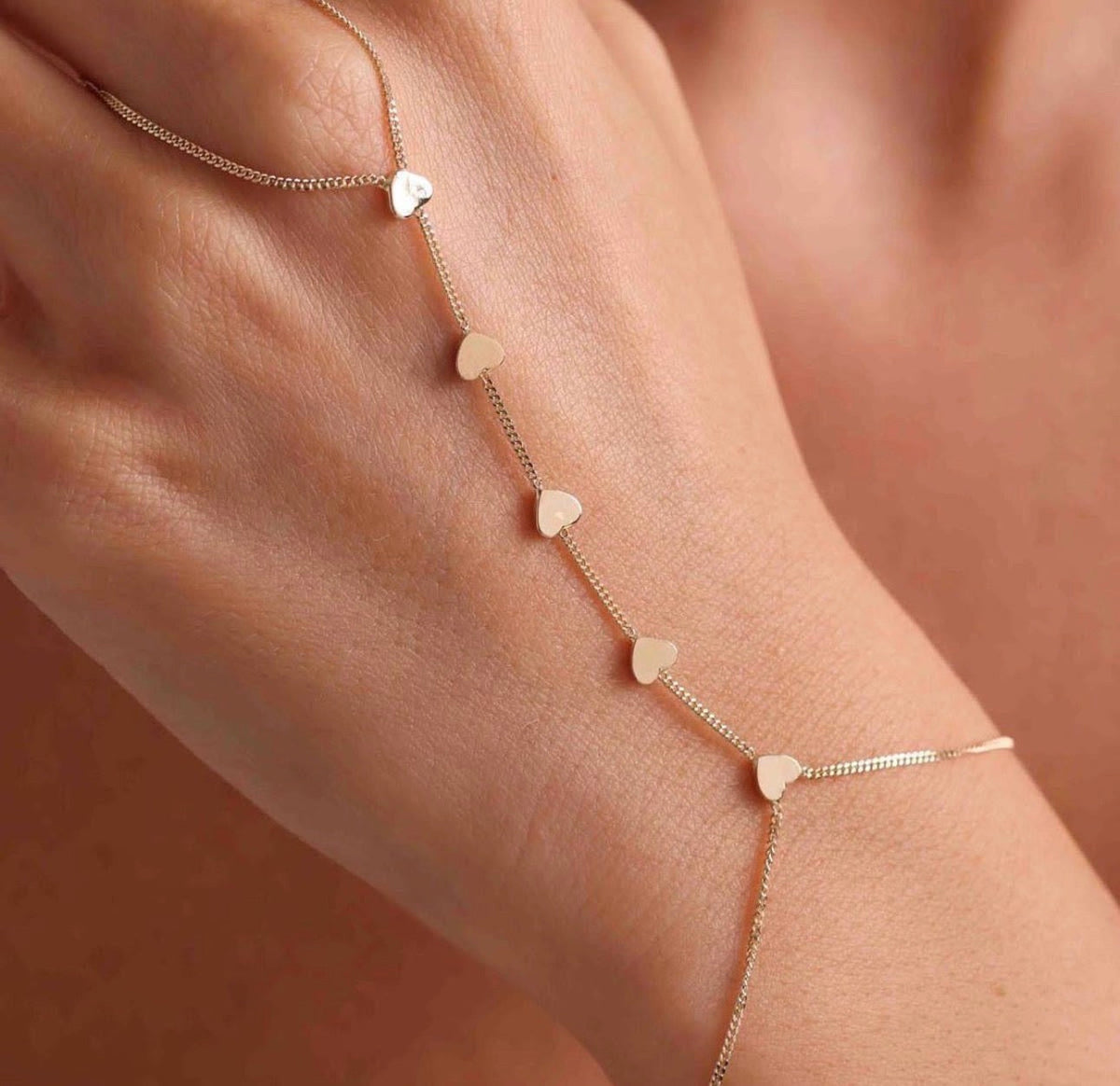 Hearts In Line Handchain