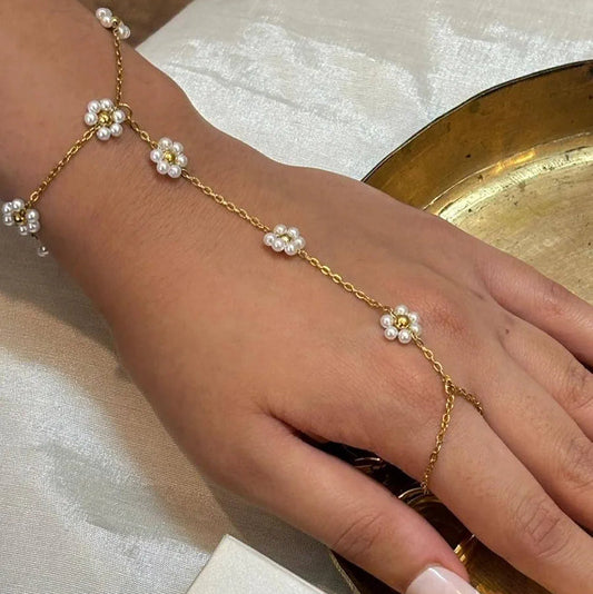 Disty White Flora Hand Chain