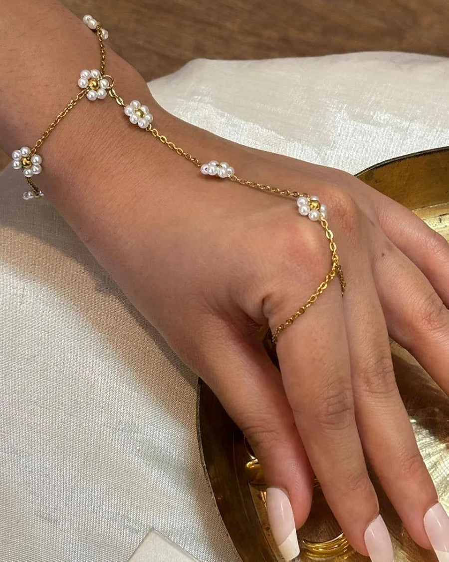 Disty White Flora Hand Chain