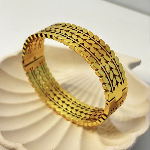 Triple-row leaf bangle