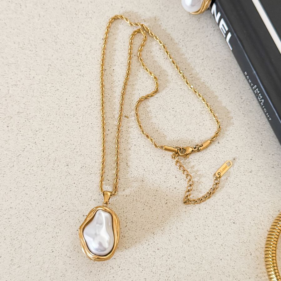 Mother Pearl Necklace