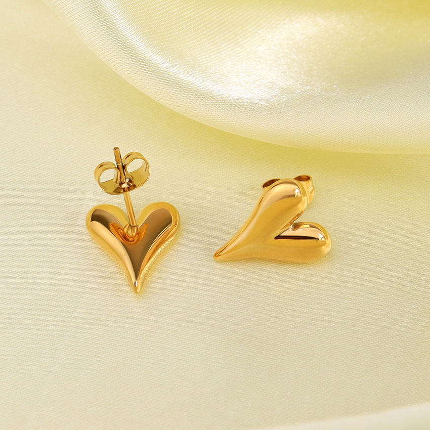 Plain heart studs
