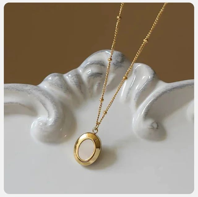 Vintage oval necklce