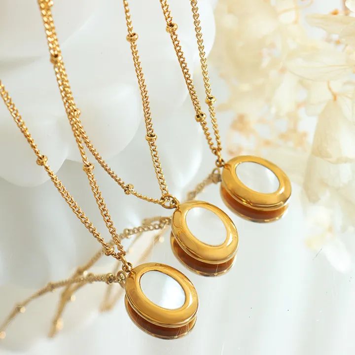 Vintage oval necklce