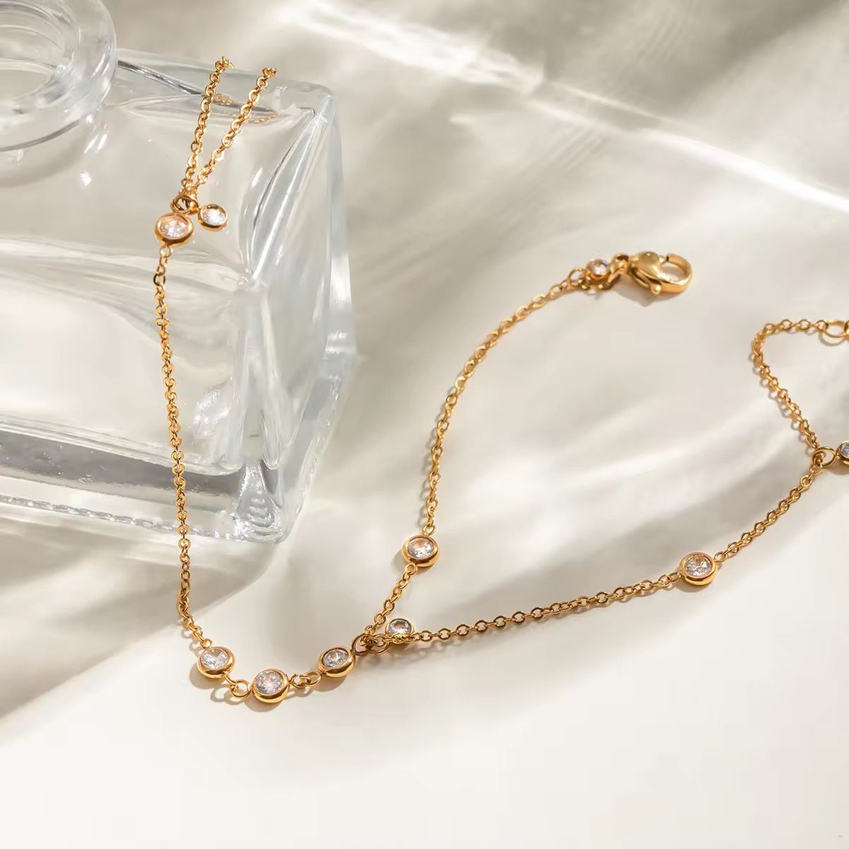 Dewdrop Shine Hand Chain