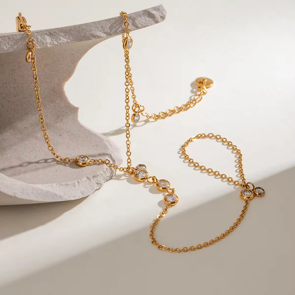Dewdrop Shine Hand Chain