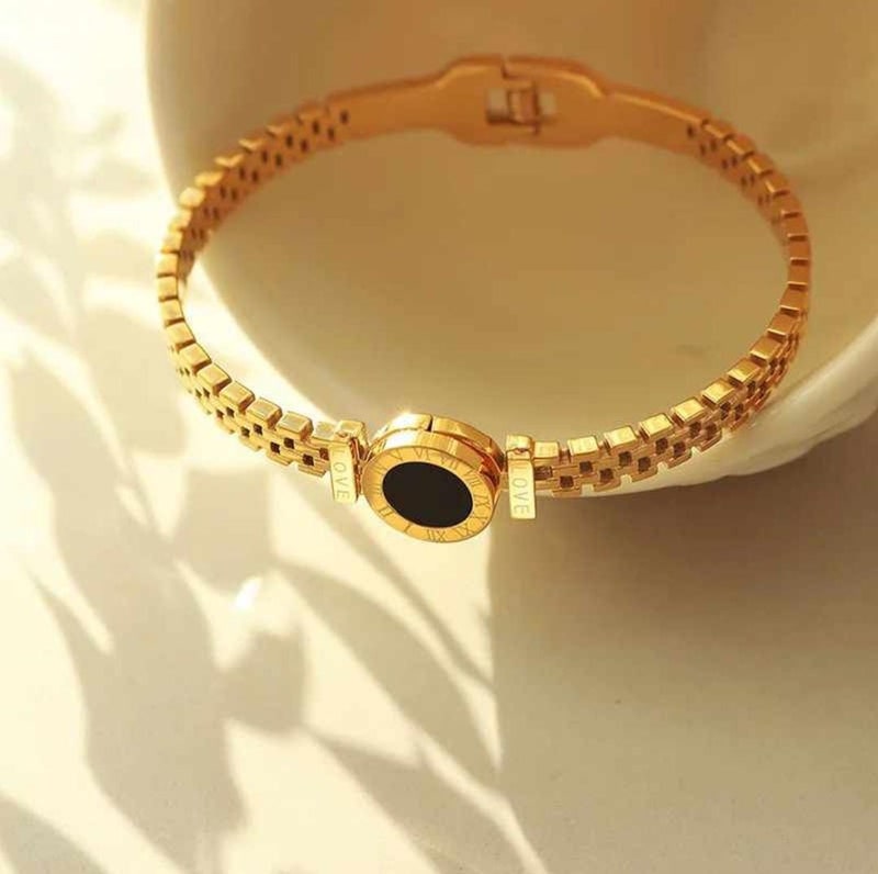 Minimal Gold Love Handcuff